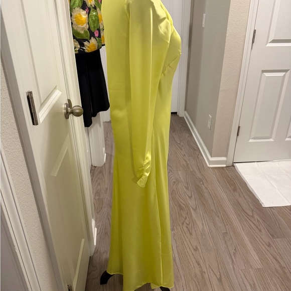 Express Vibrant Yellow Long Sleeve Dress - Picture 4 of 7